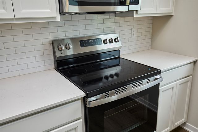 4427 Honey Bee Ridge, Des Moines, IA 50317