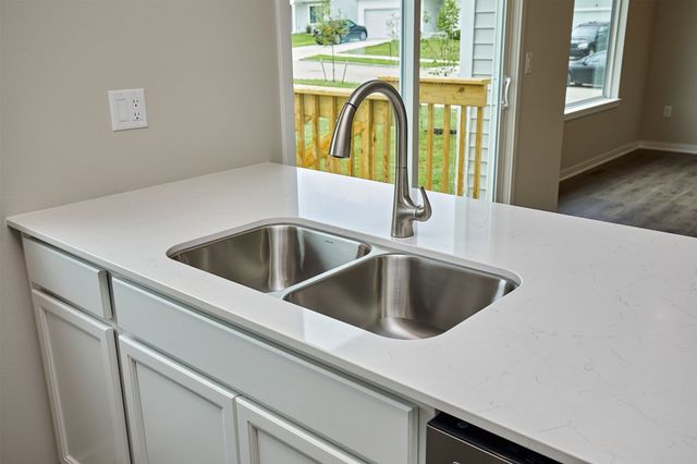 4427 Honey Bee Ridge, Des Moines, IA 50317