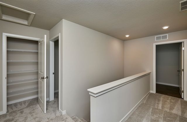 4427 Honey Bee Ridge, Des Moines, IA 50317