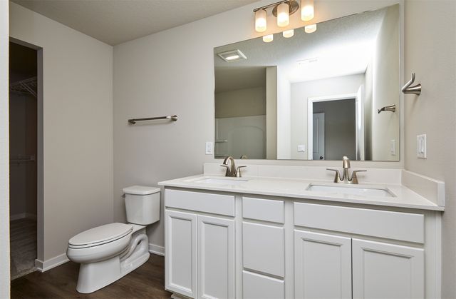 4427 Honey Bee Ridge, Des Moines, IA 50317