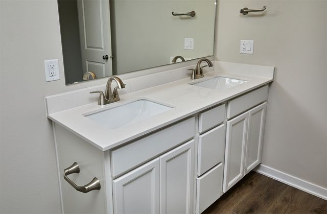 4427 Honey Bee Ridge, Des Moines, IA 50317