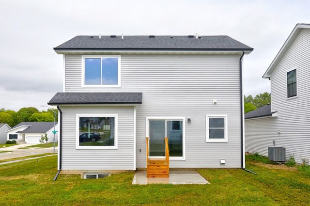 4427 Honey Bee Ridge, Des Moines, IA 50317