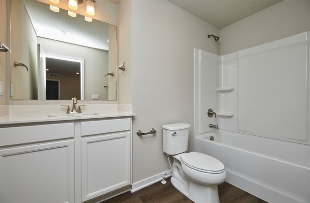 4427 Honey Bee Ridge, Des Moines, IA 50317