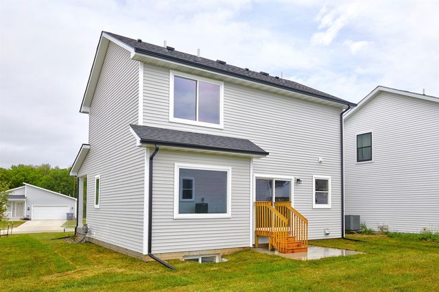 4427 Honey Bee Ridge, Des Moines, IA 50317