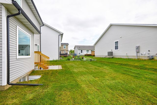 4427 Honey Bee Ridge, Des Moines, IA 50317