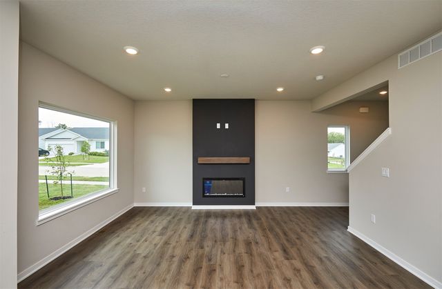 4427 Honey Bee Ridge, Des Moines, IA 50317