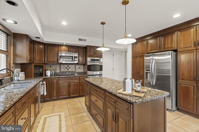 49 LANGSTOON LN, Media, PA 19063