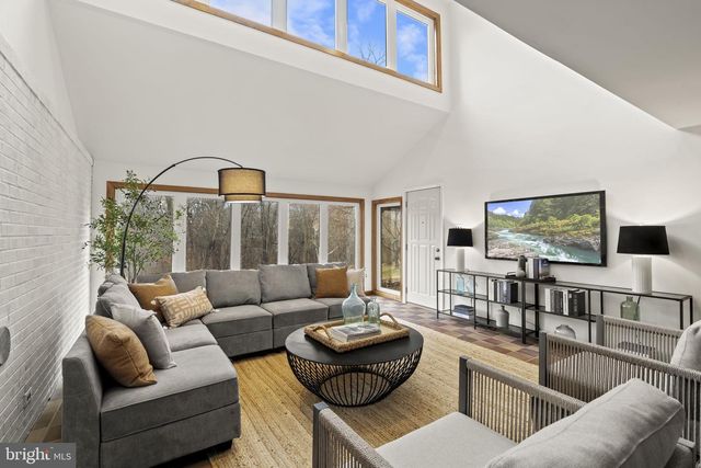 49 LANGSTOON LN, Media, PA 19063