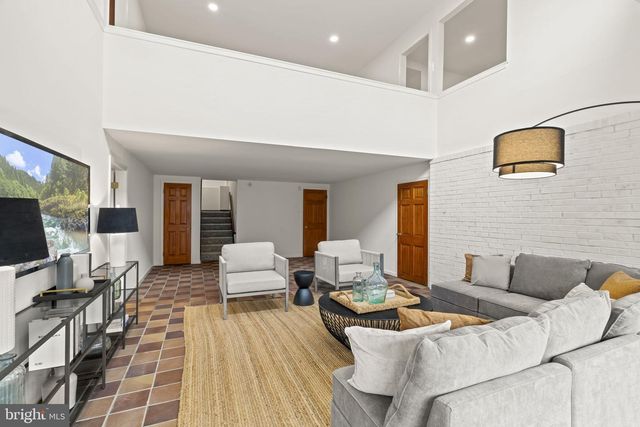 49 LANGSTOON LN, Media, PA 19063