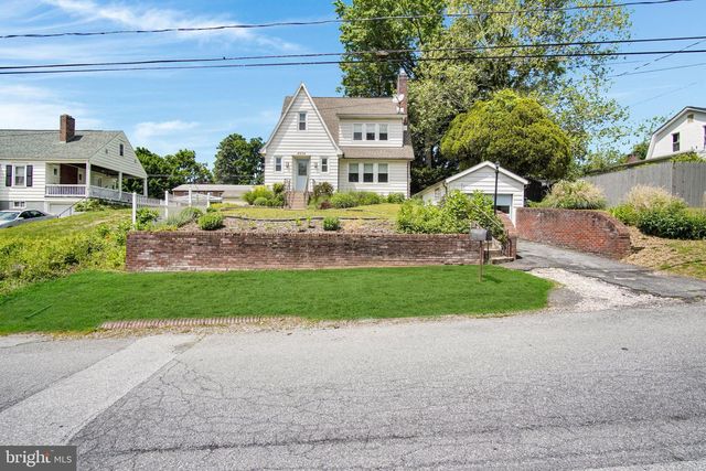 4004 ASH ST, Harrisburg, PA 17109