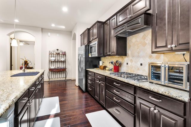 29 Highland Point Drive, Montgomery, TX 77356