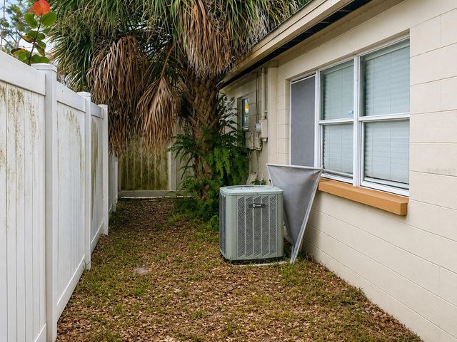 712 N CASTLE COURT, Tampa, FL 33612