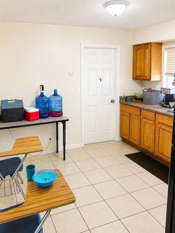 712 N CASTLE COURT, Tampa, FL 33612