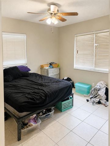 712 N CASTLE COURT, Tampa, FL 33612