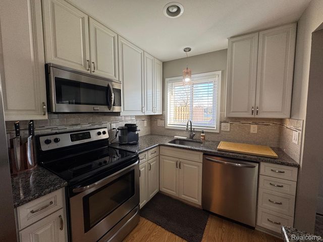 1021 Country Club Drive 23, St. Clair Shores, MI 48082