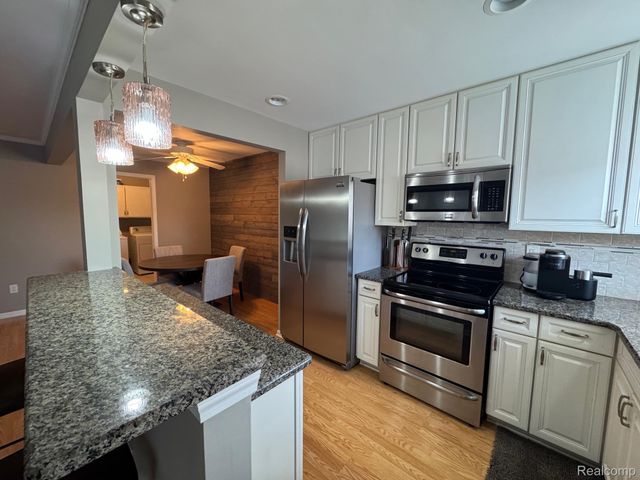 1021 Country Club Drive 23, St. Clair Shores, MI 48082