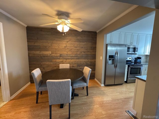 1021 Country Club Drive 23, St. Clair Shores, MI 48082