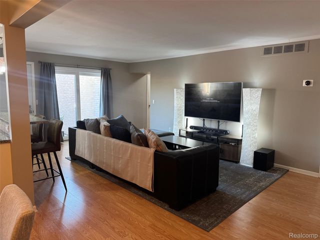 1021 Country Club Drive 23, St. Clair Shores, MI 48082