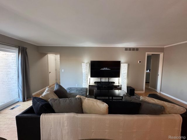 1021 Country Club Drive 23, St. Clair Shores, MI 48082