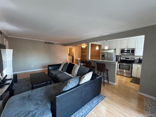 1021 Country Club Drive 23, St. Clair Shores, MI 48082