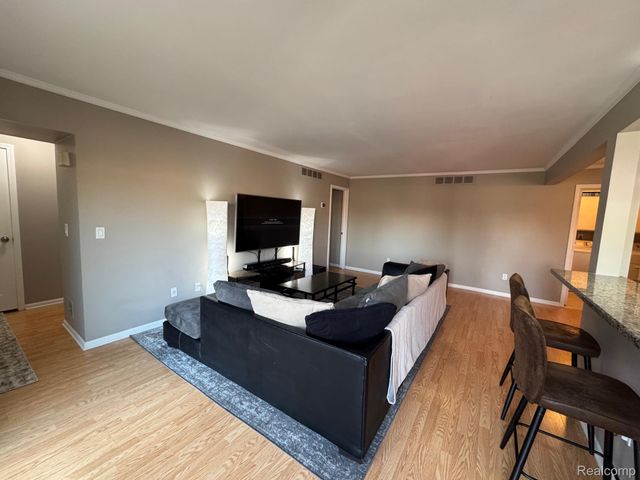 1021 Country Club Drive 23, St. Clair Shores, MI 48082