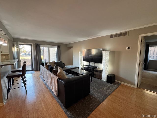 1021 Country Club Drive 23, St. Clair Shores, MI 48082