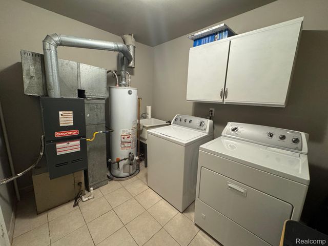 1021 Country Club Drive 23, St. Clair Shores, MI 48082