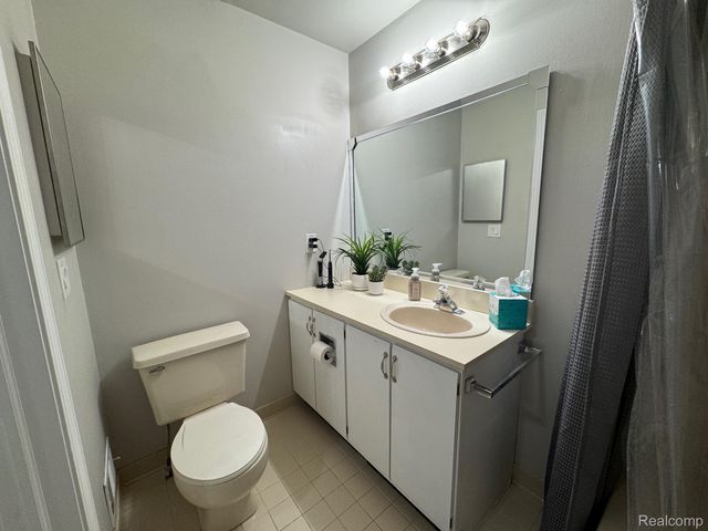 1021 Country Club Drive 23, St. Clair Shores, MI 48082