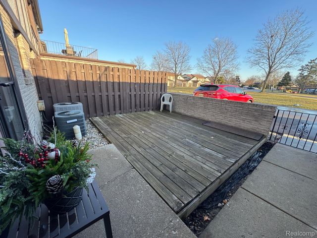 1021 Country Club Drive 23, St. Clair Shores, MI 48082