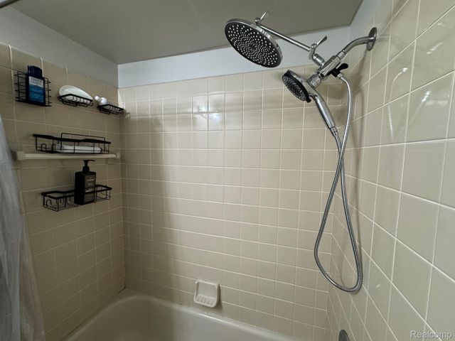 1021 Country Club Drive 23, St. Clair Shores, MI 48082