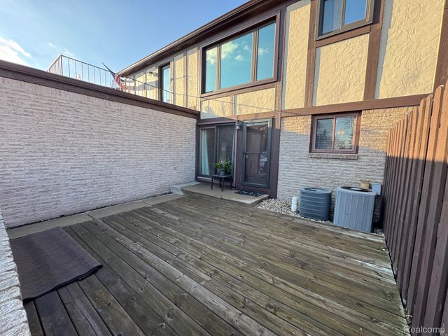 1021 Country Club Drive 23, St. Clair Shores, MI 48082