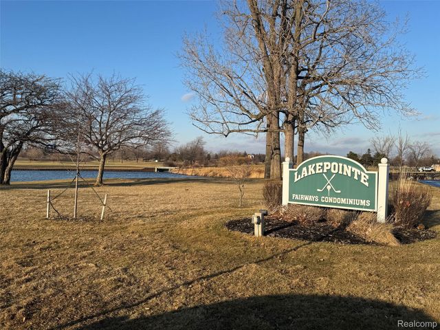 1021 Country Club Drive 23, St. Clair Shores, MI 48082