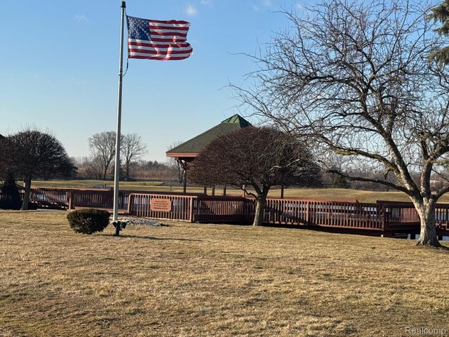 1021 Country Club Drive 23, St. Clair Shores, MI 48082