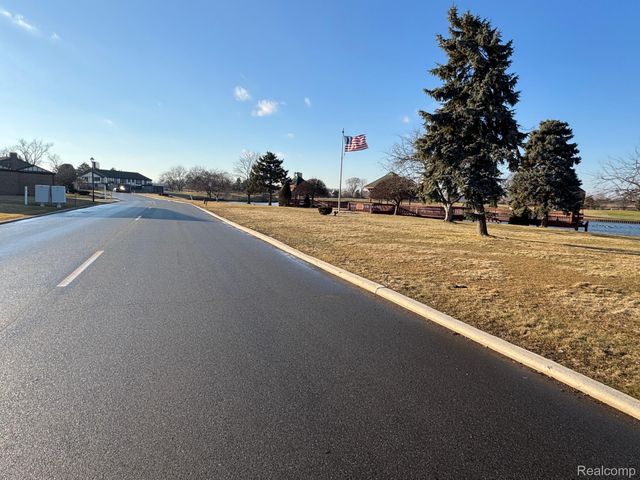 1021 Country Club Drive 23, St. Clair Shores, MI 48082