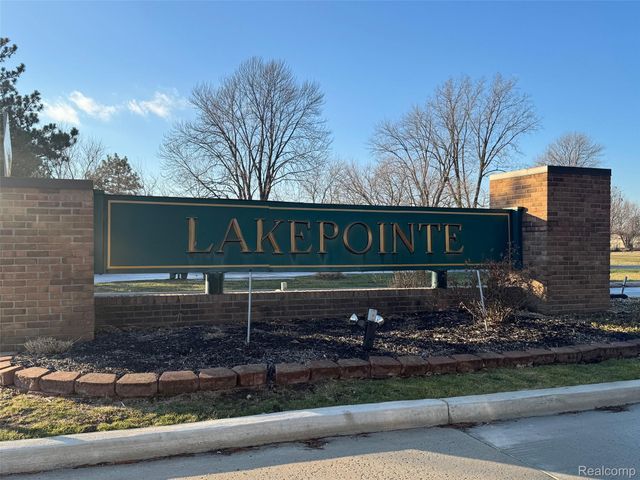 1021 Country Club Drive 23, St. Clair Shores, MI 48082