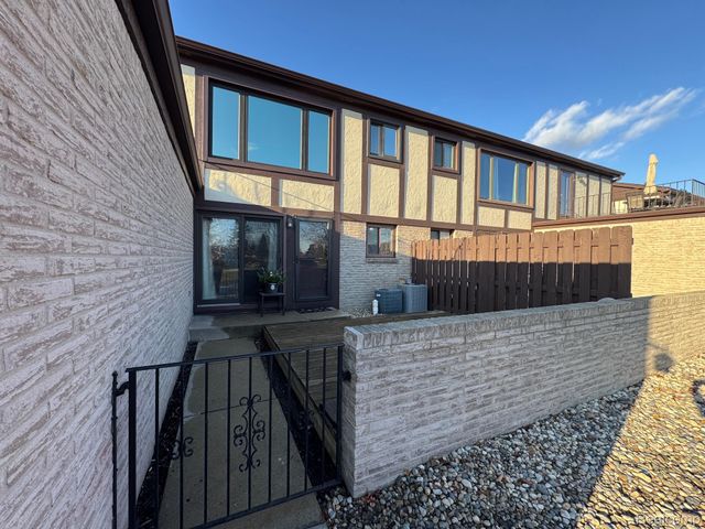 1021 Country Club Drive 23, St. Clair Shores, MI 48082