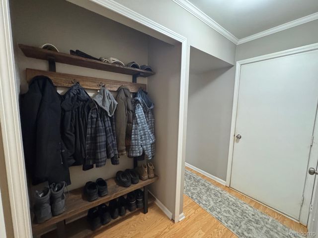 1021 Country Club Drive 23, St. Clair Shores, MI 48082