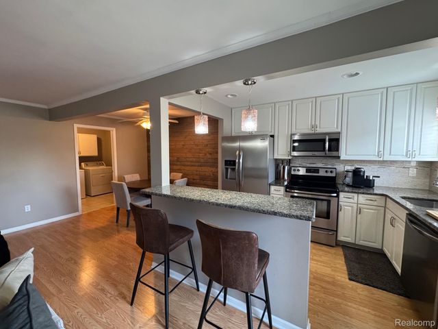 1021 Country Club Drive 23, St. Clair Shores, MI 48082