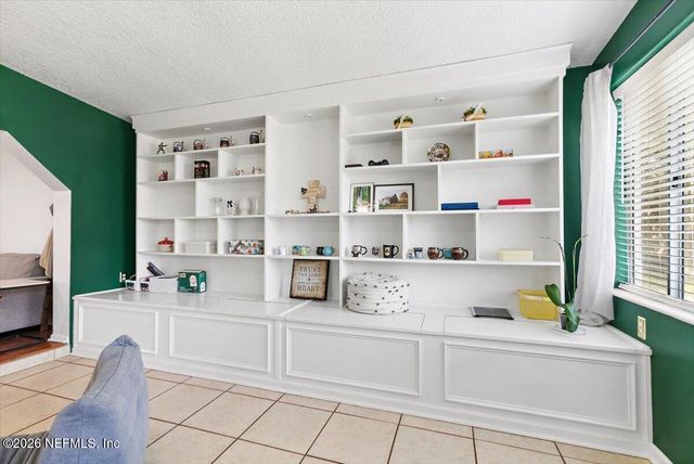 560 MANDALAY Road, Jacksonville, FL 32216