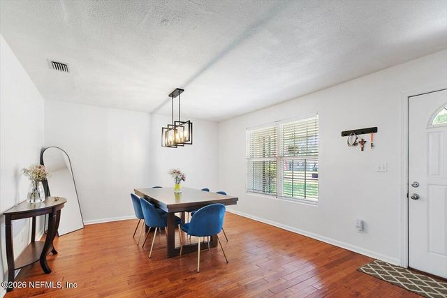 560 MANDALAY Road, Jacksonville, FL 32216