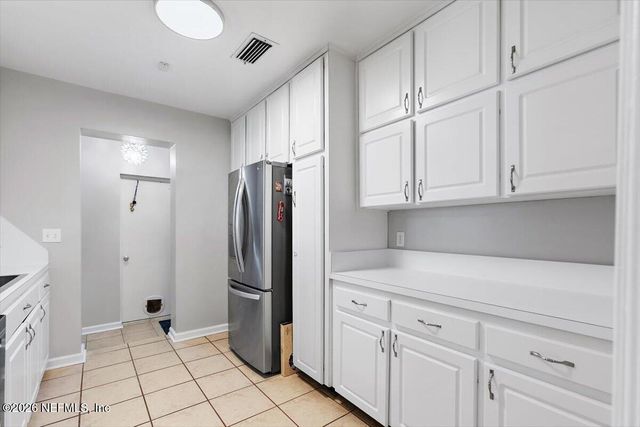 560 MANDALAY Road, Jacksonville, FL 32216