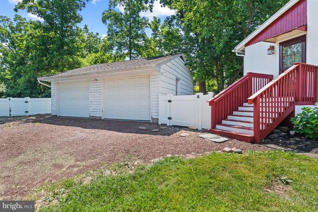 705 E WALNUT ST, North Wales, PA 19454