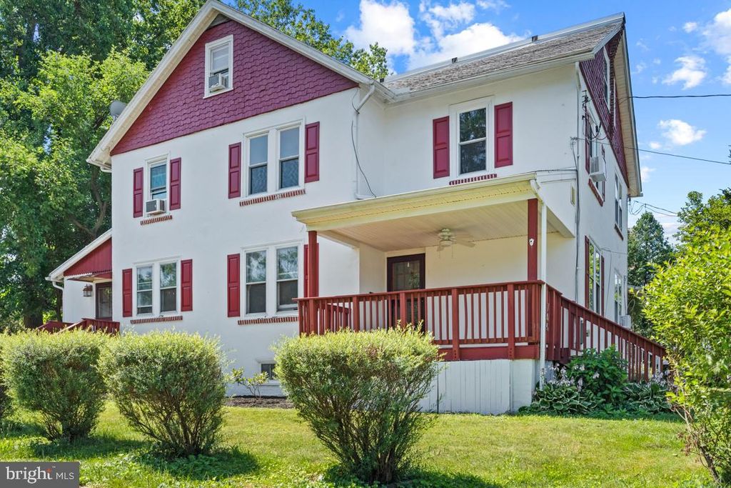 705 E WALNUT ST, North Wales, PA 19454