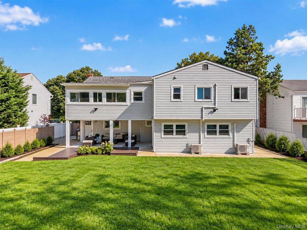 1059 Denton Avenue, Manhasset Hills, NY 11040 — photo 4