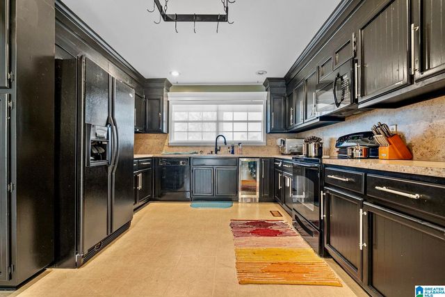 1439 CABIN HILL ROAD, Birmingham, AL 35235