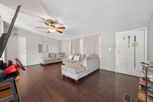 494 Road 5202, Cleveland, TX 77327
