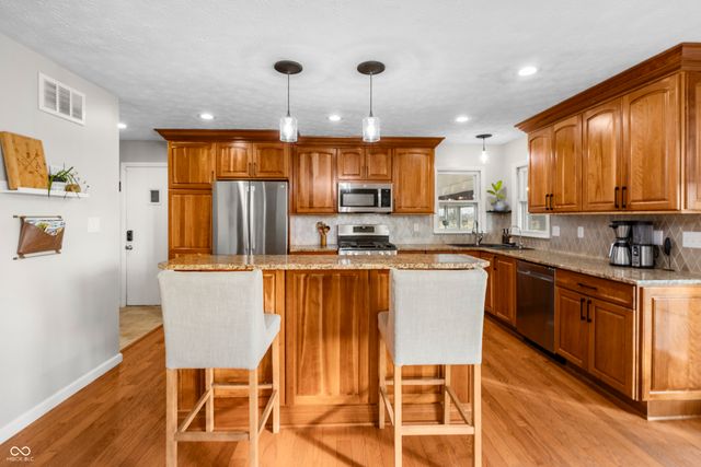 2579 E 400 N, Whiteland, IN 46184