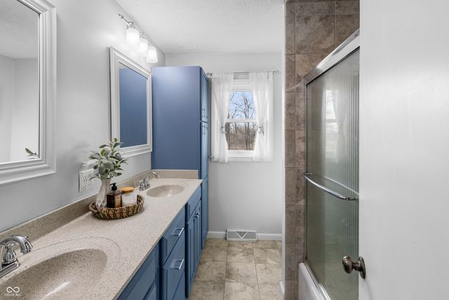 2579 E 400 N, Whiteland, IN 46184