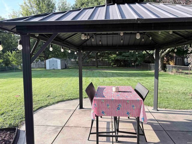 51530 Creekside Drive, Granger, IN 46530