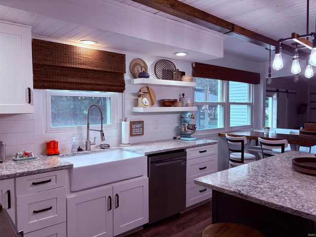 51530 Creekside Drive, Granger, IN 46530
